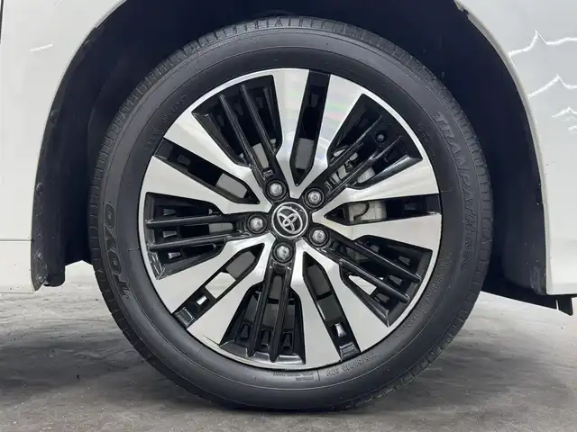 トヨタ アルファード S Cパッケージ 三重県 2022(令4)年 1.3万km ホワイトパールクリスタルシャイン ガソリン/FF/MTモード付インパネCVT/純正 9インチナビ/（AM/FM/HDMI/USB/iPod/USB/Bluetooth/TV/Miracast/AppleCarPlay/AndroidAuto）/12.1インチ 後席モニター V12T-R68C/バックカメラ/両側パワースライドドア/ビルトイン ETC/Toyota Safety Sense/・プリクラッシュセーフティ/・レーントレーシングアシスト/・レーダークルコン/・アダプティブハイビームシステム/・ロードサインアシスト/・パーキングサポートブレーキ（静止物＋後方接近車両）/・【OP】ブラインドスポットモニター＆リヤクロストラフィックオートブレーキ/・先行車発進告知機能/など/装備/・【OP】ツインムーンルーフ/・【OP】デジタルインナーミラー/・合皮シート/・パワーシート（D/N）/・エグゼクティブパワーシート（電動リクライニング＆オットマン（N/2nd））/・パワーバックドア/・シートヒーター、ベンチレーション（D/N）/・ステアリングヒーター/・AC100Vコンセント/・オートライト/・3眼フルLEDヘッドランプ＋フロントフォグランプ/・ステアリングスイッチ/・左右後席独立オートエアコン/など