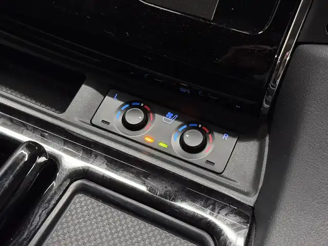 トヨタ アルファード S Cパッケージ 三重県 2022(令4)年 1.3万km ホワイトパールクリスタルシャイン ガソリン/FF/MTモード付インパネCVT/純正 9インチナビ/（AM/FM/HDMI/USB/iPod/USB/Bluetooth/TV/Miracast/AppleCarPlay/AndroidAuto）/12.1インチ 後席モニター V12T-R68C/バックカメラ/両側パワースライドドア/ビルトイン ETC/Toyota Safety Sense/・プリクラッシュセーフティ/・レーントレーシングアシスト/・レーダークルコン/・アダプティブハイビームシステム/・ロードサインアシスト/・パーキングサポートブレーキ（静止物＋後方接近車両）/・【OP】ブラインドスポットモニター＆リヤクロストラフィックオートブレーキ/・先行車発進告知機能/など/装備/・【OP】ツインムーンルーフ/・【OP】デジタルインナーミラー/・合皮シート/・パワーシート（D/N）/・エグゼクティブパワーシート（電動リクライニング＆オットマン（N/2nd））/・パワーバックドア/・シートヒーター、ベンチレーション（D/N）/・ステアリングヒーター/・AC100Vコンセント/・オートライト/・3眼フルLEDヘッドランプ＋フロントフォグランプ/・ステアリングスイッチ/・左右後席独立オートエアコン/など