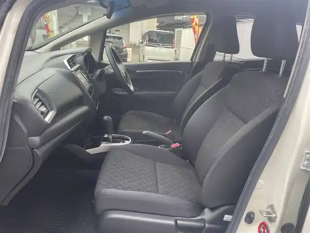ホンダ フィット 13G Fパッケージ 愛知県 2015(平27)年 9.2万km プレミアムホワイトパール 純正インターナビ〈VXM-155VSI〉/・DVD/USB/SD/・Bluetooth/ワンセグTV/AUX/バックカメラ/ETC/スマートキー＆プッシュスタート