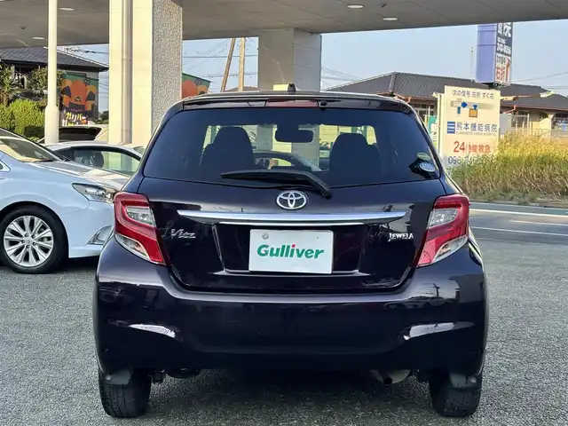 トヨタ ヴィッツ ジュエラ 熊本県 2015(平27)年 4.7万km ボルドーマイカメタリック 純正ナビ（NSCP-W64）/【ワンセグTV/CD/DVD/Bluetooth】/バックカメラ/衝突軽減装置/ETC/電動格納ミラー/純正フロアマット/純正ドアバイザー/横滑り防止/盗難防止装置/保証書/取扱説明書