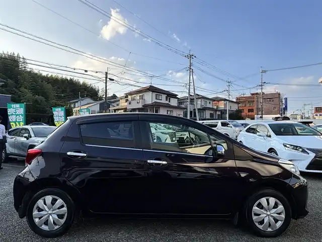 トヨタ ヴィッツ ジュエラ 熊本県 2015(平27)年 4.7万km ボルドーマイカメタリック 純正ナビ（NSCP-W64）/【ワンセグTV/CD/DVD/Bluetooth】/バックカメラ/衝突軽減装置/ETC/電動格納ミラー/純正フロアマット/純正ドアバイザー/横滑り防止/盗難防止装置/保証書/取扱説明書