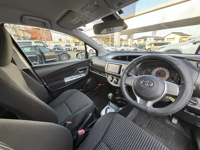 トヨタ ヴィッツ ジュエラ 熊本県 2015(平27)年 4.7万km ボルドーマイカメタリック 純正ナビ（NSCP-W64）/【ワンセグTV/CD/DVD/Bluetooth】/バックカメラ/衝突軽減装置/ETC/電動格納ミラー/純正フロアマット/純正ドアバイザー/横滑り防止/盗難防止装置/保証書/取扱説明書