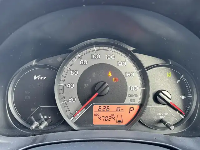 トヨタ ヴィッツ ジュエラ 熊本県 2015(平27)年 4.7万km ボルドーマイカメタリック 純正ナビ（NSCP-W64）/【ワンセグTV/CD/DVD/Bluetooth】/バックカメラ/衝突軽減装置/ETC/電動格納ミラー/純正フロアマット/純正ドアバイザー/横滑り防止/盗難防止装置/保証書/取扱説明書