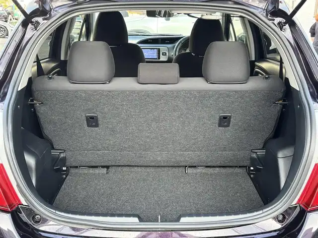 トヨタ ヴィッツ ジュエラ 熊本県 2015(平27)年 4.7万km ボルドーマイカメタリック 純正ナビ（NSCP-W64）/【ワンセグTV/CD/DVD/Bluetooth】/バックカメラ/衝突軽減装置/ETC/電動格納ミラー/純正フロアマット/純正ドアバイザー/横滑り防止/盗難防止装置/保証書/取扱説明書