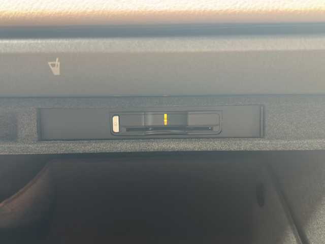 ポルシェ ボクスター 兵庫県 2006(平18)年 5.1万km 赤 オープンカー/社外ナビ/　AM/FM/CD/DVD/ワンセグTV/ビルトインETC/前方ドライブレコーダー/シートヒーター（D+N席）/純正フロアマット/アンチロック・ブレーキ・システム/純正アルミホイール（17インチ）/エアバッグ（W+サイド）/保証書/取扱説明書