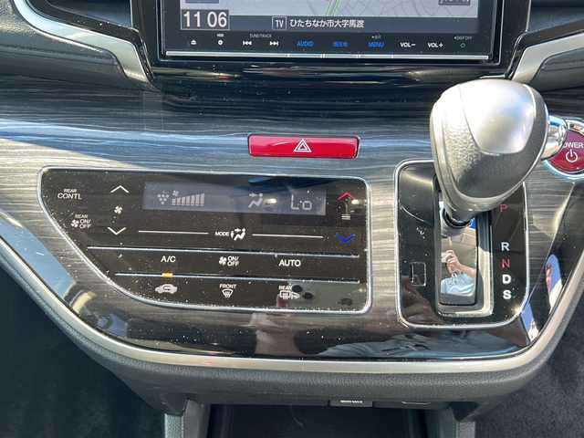 ホンダ オデッセイ ハイブリッド アブソルート ホンダセンシング 茨城県 2017(平29)年 9.2万km プレミアムヴィーナスブラックP 純正ナビ（VXM-175VFEi）/【フルセグTV/CD/DVD/Bluetooth】/バックカメラ/純正フリップダウンモニター/両側パワースライドドア/ホンダセンシング/衝突軽減ブレーキ/レーダークルーズコントロール/レーンキープアシスト/先行車発進お知らせ機能/横滑り防止装置/ECON/黒ハーフレザーシート/運転席パワーシート/純正17インチAW/オートライト/LEDヘッドライト/フォグランプ/革巻きステアリング/ステアリングスイッチ