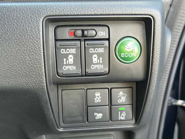 ホンダ オデッセイ ハイブリッド アブソルート ホンダセンシング 茨城県 2017(平29)年 9.2万km プレミアムヴィーナスブラックP 純正ナビ（VXM-175VFEi）/【フルセグTV/CD/DVD/Bluetooth】/バックカメラ/純正フリップダウンモニター/両側パワースライドドア/ホンダセンシング/衝突軽減ブレーキ/レーダークルーズコントロール/レーンキープアシスト/先行車発進お知らせ機能/横滑り防止装置/ECON/黒ハーフレザーシート/運転席パワーシート/純正17インチAW/オートライト/LEDヘッドライト/フォグランプ/革巻きステアリング/ステアリングスイッチ