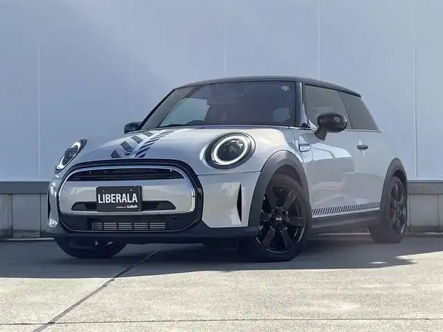 ＭＩＮＩ ＢＭＷ ミニ クーパー ブリックレーンED 東京都 2022(令4)年 0.5万km ホワイト・シルバー コンフォートアクセス/アダプティブクルーズコントロール/純正ドライブレコーダー/純正ナビ/バックカメラ/ミニドライビングモード/ドライビングアシスタントパッケージ/ETC2.0/衝突被害軽減ブレーキ/レーンキープアシスト