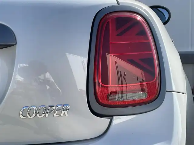 ＭＩＮＩ ＢＭＷ ミニ クーパー ブリックレーンED 東京都 2022(令4)年 0.5万km ホワイト・シルバー コンフォートアクセス/アダプティブクルーズコントロール/純正ドライブレコーダー/純正ナビ/バックカメラ/ミニドライビングモード/ドライビングアシスタントパッケージ/ETC2.0/衝突被害軽減ブレーキ/レーンキープアシスト