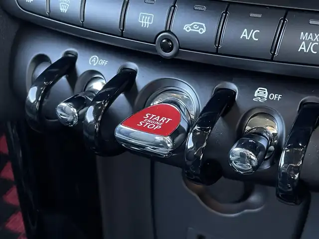 ＭＩＮＩ ＢＭＷ ミニ クーパー ブリックレーンED 東京都 2022(令4)年 0.5万km ホワイト・シルバー コンフォートアクセス/アダプティブクルーズコントロール/純正ドライブレコーダー/純正ナビ/バックカメラ/ミニドライビングモード/ドライビングアシスタントパッケージ/ETC2.0/衝突被害軽減ブレーキ/レーンキープアシスト