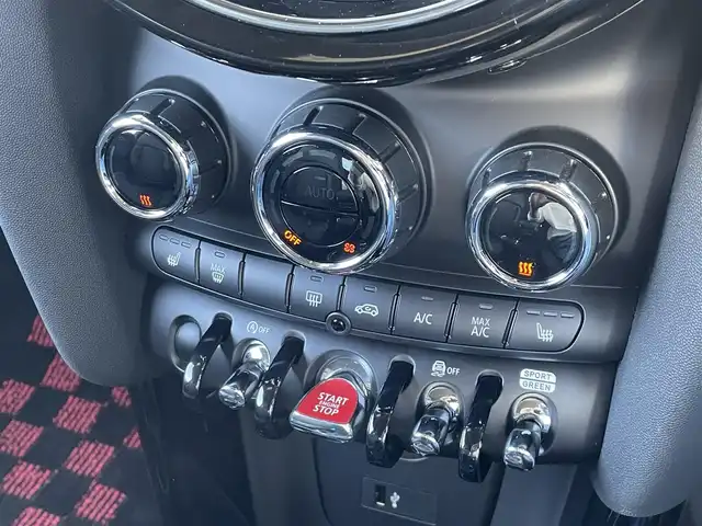 ＭＩＮＩ ＢＭＷ ミニ クーパー ブリックレーンED 東京都 2022(令4)年 0.5万km ホワイト・シルバー コンフォートアクセス/アダプティブクルーズコントロール/純正ドライブレコーダー/純正ナビ/バックカメラ/ミニドライビングモード/ドライビングアシスタントパッケージ/ETC2.0/衝突被害軽減ブレーキ/レーンキープアシスト