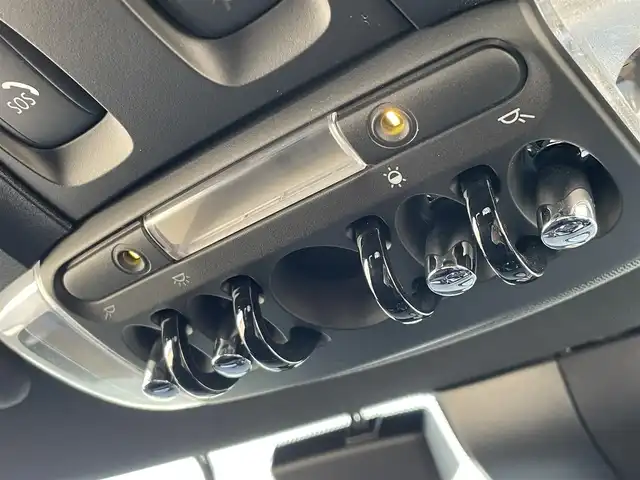 ＭＩＮＩ ＢＭＷ ミニ クーパー ブリックレーンED 東京都 2022(令4)年 0.5万km ホワイト・シルバー コンフォートアクセス/アダプティブクルーズコントロール/純正ドライブレコーダー/純正ナビ/バックカメラ/ミニドライビングモード/ドライビングアシスタントパッケージ/ETC2.0/衝突被害軽減ブレーキ/レーンキープアシスト