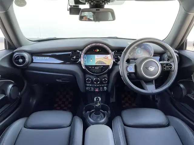 ＭＩＮＩ ＢＭＷ ミニ クーパー ブリックレーンED 東京都 2022(令4)年 0.5万km ホワイト・シルバー コンフォートアクセス/アダプティブクルーズコントロール/純正ドライブレコーダー/純正ナビ/バックカメラ/ミニドライビングモード/ドライビングアシスタントパッケージ/ETC2.0/衝突被害軽減ブレーキ/レーンキープアシスト