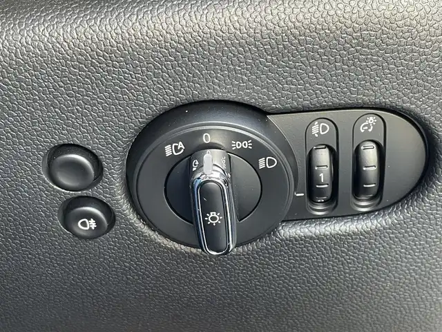 ＭＩＮＩ ＢＭＷ ミニ クーパー ブリックレーンED 東京都 2022(令4)年 0.5万km ホワイト・シルバー コンフォートアクセス/アダプティブクルーズコントロール/純正ドライブレコーダー/純正ナビ/バックカメラ/ミニドライビングモード/ドライビングアシスタントパッケージ/ETC2.0/衝突被害軽減ブレーキ/レーンキープアシスト