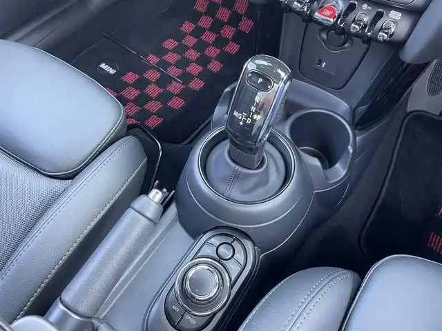 ＭＩＮＩ ＢＭＷ ミニ クーパー ブリックレーンED 東京都 2022(令4)年 0.5万km ホワイト・シルバー コンフォートアクセス/アダプティブクルーズコントロール/純正ドライブレコーダー/純正ナビ/バックカメラ/ミニドライビングモード/ドライビングアシスタントパッケージ/ETC2.0/衝突被害軽減ブレーキ/レーンキープアシスト