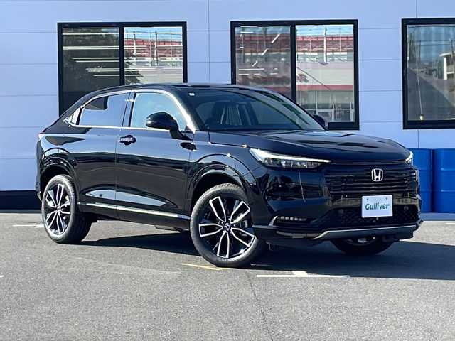 ホンダ ヴェゼル ハイブリッド e:HEV Z 山口県 2025(令7)年 0.1千km クリスタルブラックパール 登録済未使用車/純正メーカーナビ/・Bluetooth接続/・フルセグTV/・apple car play/・android auto/・AM/FM/・USB入力端子/・C端子入力/・バックカメラ/ビルトインETC2.0/Honda SENSING/・衝突軽減ブレーキ/・踏み間違い衝突軽減システム/・急アクセル抑制機能/・路外逸脱抑制機能/・歩行者事故低減ステアリング/・渋滞追従機能付アダプティブクルーズコントロール/・車線維持支援システム/・トラフィックジャムアシスト/・先行車発進お知らせ機能/・標識認識機能/・フロントワイドビューカメラ/・アダプティブドライビングビーム/パドルシフト/パワーバックドア/ワイヤレス充電/ダウンヒルアシストコントロール/スマートキー/プッシュスタート/スペアキー1本/電子パーキング/ハーフレザーシート/シートヒーター/ハンドルヒーター/ウィンカーミラー/純正LED/純正18インチアルミホイール/保証書/取り扱い説明書