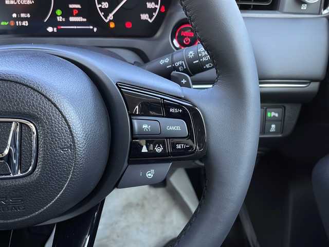 ホンダ ヴェゼル ハイブリッド e:HEV Z 山口県 2025(令7)年 0.1千km クリスタルブラックパール 登録済未使用車/純正メーカーナビ/・Bluetooth接続/・フルセグTV/・apple car play/・android auto/・AM/FM/・USB入力端子/・C端子入力/・バックカメラ/ビルトインETC2.0/Honda SENSING/・衝突軽減ブレーキ/・踏み間違い衝突軽減システム/・急アクセル抑制機能/・路外逸脱抑制機能/・歩行者事故低減ステアリング/・渋滞追従機能付アダプティブクルーズコントロール/・車線維持支援システム/・トラフィックジャムアシスト/・先行車発進お知らせ機能/・標識認識機能/・フロントワイドビューカメラ/・アダプティブドライビングビーム/パドルシフト/パワーバックドア/ワイヤレス充電/ダウンヒルアシストコントロール/スマートキー/プッシュスタート/スペアキー1本/電子パーキング/ハーフレザーシート/シートヒーター/ハンドルヒーター/ウィンカーミラー/純正LED/純正18インチアルミホイール/保証書/取り扱い説明書