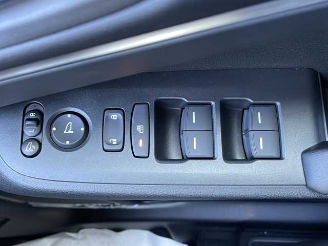 ホンダ ヴェゼル ハイブリッド e:HEV Z 山口県 2025(令7)年 0.1千km クリスタルブラックパール 登録済未使用車/純正メーカーナビ/・Bluetooth接続/・フルセグTV/・apple car play/・android auto/・AM/FM/・USB入力端子/・C端子入力/・バックカメラ/ビルトインETC2.0/Honda SENSING/・衝突軽減ブレーキ/・踏み間違い衝突軽減システム/・急アクセル抑制機能/・路外逸脱抑制機能/・歩行者事故低減ステアリング/・渋滞追従機能付アダプティブクルーズコントロール/・車線維持支援システム/・トラフィックジャムアシスト/・先行車発進お知らせ機能/・標識認識機能/・フロントワイドビューカメラ/・アダプティブドライビングビーム/パドルシフト/パワーバックドア/ワイヤレス充電/ダウンヒルアシストコントロール/スマートキー/プッシュスタート/スペアキー1本/電子パーキング/ハーフレザーシート/シートヒーター/ハンドルヒーター/ウィンカーミラー/純正LED/純正18インチアルミホイール/保証書/取り扱い説明書