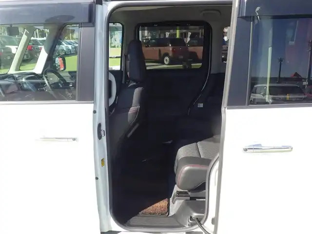 スズキ スペーシア カスタム HYBRID XS ターボ 千葉県 2019(平31)年 5.5万km ピュアホワイトP レーダーブレーキサポート/アイドリングストップ/クルーズコントロール/ヘッドアップディスプレイ/両側パワースライドドア/社外SDナビ/地デジTV/【DVD/CD再生機能　Bluetooth接続】/全方位モニター/ドライブレコーダー（前後撮影）/革巻きステアリング/パドルシフト/ETC/LEDヘッドライト/フォグライト/ウインカーミラー/リアコーナーセンサー/純正15インチアルミホイル/サイド/カーテンエアバッグ/携帯リモコン