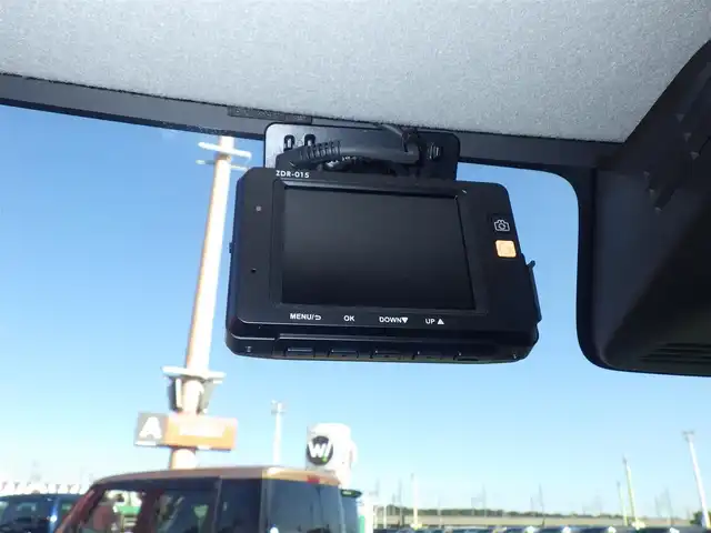 スズキ スペーシア カスタム HYBRID XS ターボ 千葉県 2019(平31)年 5.5万km ピュアホワイトP レーダーブレーキサポート/アイドリングストップ/クルーズコントロール/ヘッドアップディスプレイ/両側パワースライドドア/社外SDナビ/地デジTV/【DVD/CD再生機能　Bluetooth接続】/全方位モニター/ドライブレコーダー（前後撮影）/革巻きステアリング/パドルシフト/ETC/LEDヘッドライト/フォグライト/ウインカーミラー/リアコーナーセンサー/純正15インチアルミホイル/サイド/カーテンエアバッグ/携帯リモコン