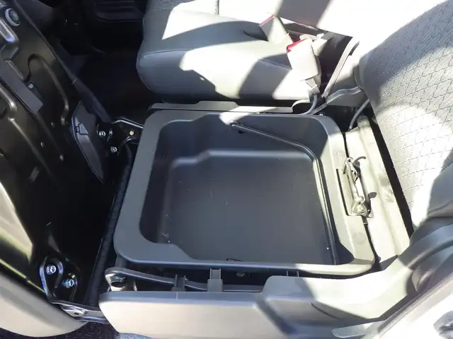 スズキ スペーシア カスタム HYBRID XS ターボ 千葉県 2019(平31)年 5.5万km ピュアホワイトP レーダーブレーキサポート/アイドリングストップ/クルーズコントロール/ヘッドアップディスプレイ/両側パワースライドドア/社外SDナビ/地デジTV/【DVD/CD再生機能　Bluetooth接続】/全方位モニター/ドライブレコーダー（前後撮影）/革巻きステアリング/パドルシフト/ETC/LEDヘッドライト/フォグライト/ウインカーミラー/リアコーナーセンサー/純正15インチアルミホイル/サイド/カーテンエアバッグ/携帯リモコン