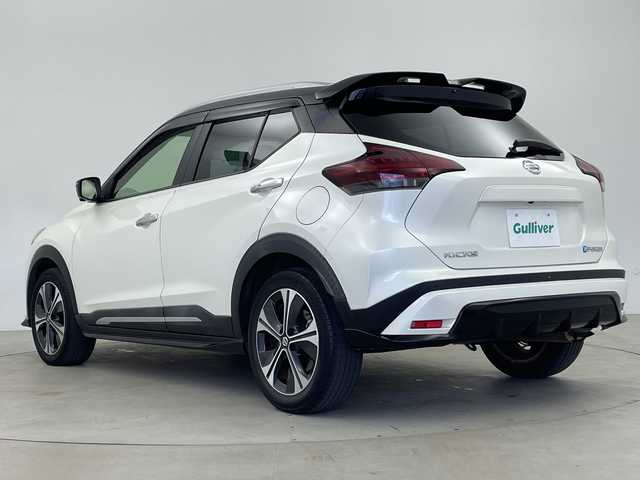 日産 キックス X 鹿児島県 2020(令2)年 3.3万km ブリリアントホワイトパール/ピュアブラック 2トーン 純正9インチナビ/（AM/FM/CD/DVD/Bluetooth/フルセグ）/アラウンドビューモニター/ビルトインETC/ドライブレコーダー/インテリジェントルームミラー/エマージェンシーブレーキ/プロパイロット/ハーフレザーシート/シートヒーター/ステアリングリモコン/LEDヘッドライト/オートライト/純正17インチＡＷ/プッシュスタート/スマートキ―