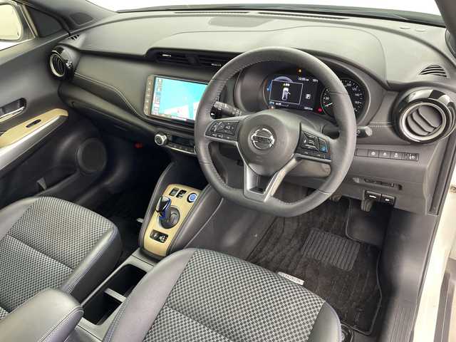 日産 キックス X 鹿児島県 2020(令2)年 3.3万km ブリリアントホワイトパール/ピュアブラック 2トーン 純正9インチナビ/（AM/FM/CD/DVD/Bluetooth/フルセグ）/アラウンドビューモニター/ビルトインETC/ドライブレコーダー/インテリジェントルームミラー/エマージェンシーブレーキ/プロパイロット/ハーフレザーシート/シートヒーター/ステアリングリモコン/LEDヘッドライト/オートライト/純正17インチＡＷ/プッシュスタート/スマートキ―