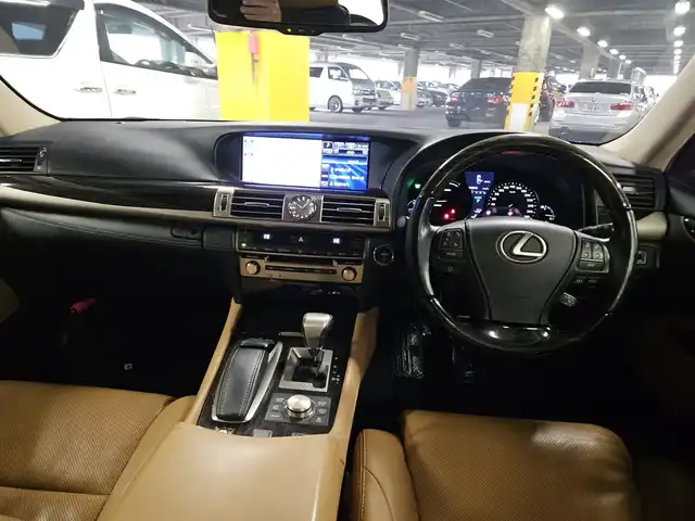 レクサス ＬＳ 600h バージョンC Iパック 宮崎県 2012(平24)年 6.3万km ブラック 4WD/衝突回避支援型プリクラシステム/純正ナビ/フルセグTV/バックカメラ/ビルトインETC/レーダークルーズコントロール/クリアランスソナー/前後プリクラッシュセーフティシステム/レーンキーピングアシスト/ブラインドスポットモニター/ステアリング連動LEDヘッドランプ/LEDフロントフォグランプ/本木製/革巻きコンビステアリング/ステアリングヒーター/ブラウンセミアニリン革シート/前席パワーシート/前席コンフォータブルエアシート/助手席オットマン/純正19インチFスポーツAW/スマートエントリー/スタートシステム/禁煙車