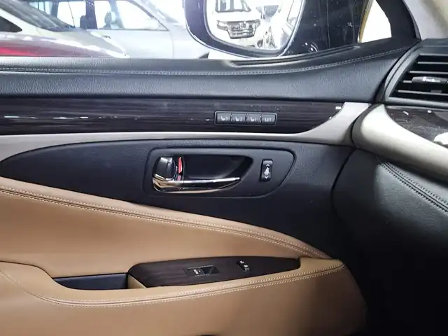 レクサス ＬＳ 600h バージョンC Iパック 宮崎県 2012(平24)年 6.3万km ブラック 4WD/衝突回避支援型プリクラシステム/純正ナビ/フルセグTV/バックカメラ/ビルトインETC/レーダークルーズコントロール/クリアランスソナー/前後プリクラッシュセーフティシステム/レーンキーピングアシスト/ブラインドスポットモニター/ステアリング連動LEDヘッドランプ/LEDフロントフォグランプ/本木製/革巻きコンビステアリング/ステアリングヒーター/ブラウンセミアニリン革シート/前席パワーシート/前席コンフォータブルエアシート/助手席オットマン/純正19インチFスポーツAW/スマートエントリー/スタートシステム/禁煙車