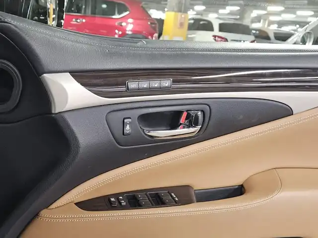 レクサス ＬＳ 600h バージョンC Iパック 宮崎県 2012(平24)年 6.3万km ブラック 4WD/衝突回避支援型プリクラシステム/純正ナビ/フルセグTV/バックカメラ/ビルトインETC/レーダークルーズコントロール/クリアランスソナー/前後プリクラッシュセーフティシステム/レーンキーピングアシスト/ブラインドスポットモニター/ステアリング連動LEDヘッドランプ/LEDフロントフォグランプ/本木製/革巻きコンビステアリング/ステアリングヒーター/ブラウンセミアニリン革シート/前席パワーシート/前席コンフォータブルエアシート/助手席オットマン/純正19インチFスポーツAW/スマートエントリー/スタートシステム/禁煙車