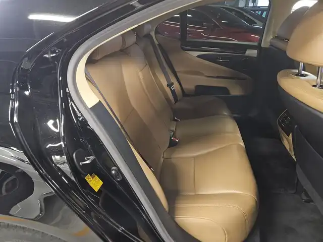 レクサス ＬＳ 600h バージョンC Iパック 宮崎県 2012(平24)年 6.3万km ブラック 4WD/衝突回避支援型プリクラシステム/純正ナビ/フルセグTV/バックカメラ/ビルトインETC/レーダークルーズコントロール/クリアランスソナー/前後プリクラッシュセーフティシステム/レーンキーピングアシスト/ブラインドスポットモニター/ステアリング連動LEDヘッドランプ/LEDフロントフォグランプ/本木製/革巻きコンビステアリング/ステアリングヒーター/ブラウンセミアニリン革シート/前席パワーシート/前席コンフォータブルエアシート/助手席オットマン/純正19インチFスポーツAW/スマートエントリー/スタートシステム/禁煙車