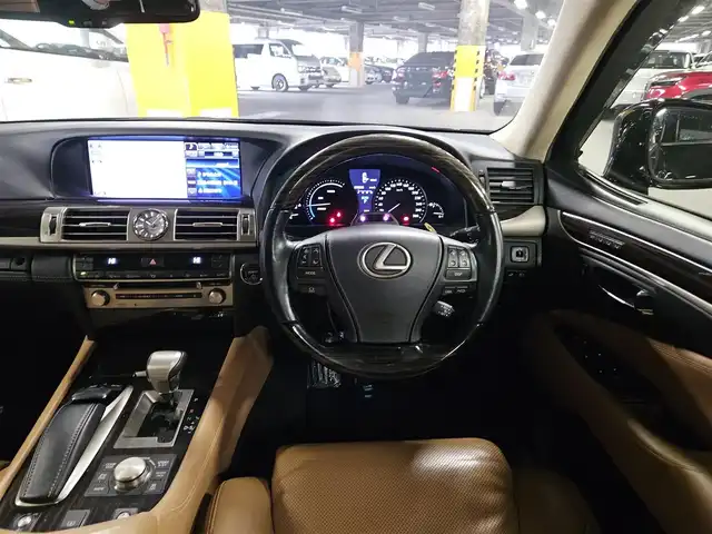 レクサス ＬＳ 600h バージョンC Iパック 宮崎県 2012(平24)年 6.3万km ブラック 4WD/衝突回避支援型プリクラシステム/純正ナビ/フルセグTV/バックカメラ/ビルトインETC/レーダークルーズコントロール/クリアランスソナー/前後プリクラッシュセーフティシステム/レーンキーピングアシスト/ブラインドスポットモニター/ステアリング連動LEDヘッドランプ/LEDフロントフォグランプ/本木製/革巻きコンビステアリング/ステアリングヒーター/ブラウンセミアニリン革シート/前席パワーシート/前席コンフォータブルエアシート/助手席オットマン/純正19インチFスポーツAW/スマートエントリー/スタートシステム/禁煙車