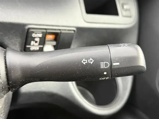 トヨタ シエンタ X 愛知県 2018(平30)年 12万km グリーンマイカM 純正7インチナビ/CD・DVD再生/Bluetooth/TV/バックカメラ/片側パワースライドドア/ステアスイッチ/ドアバイザー/横滑り防止/アイドリングストップ/純正フロアマット/電格ミラー/プッシュスタート/スマートキー