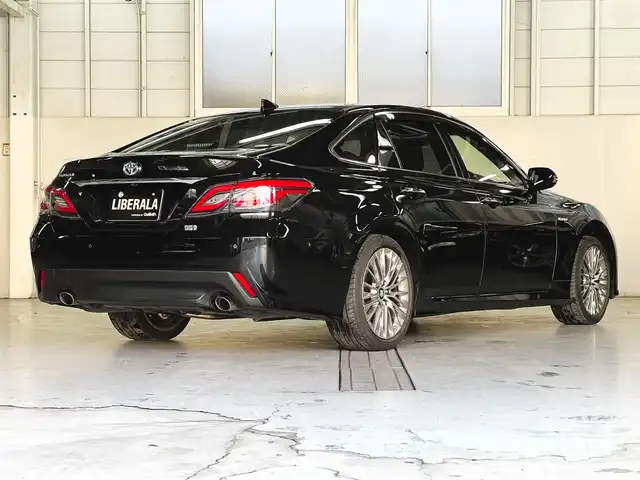 トヨタ クラウン ハイブリッド S エレガンススタイル 兵庫県 2019(令1)年 7.9万km プレシャスブラックパール 特別仕様車/ハーフレザーシート/純正18インチAW/ハイパークロームメッキメタリック塗装/トヨタセーフティセンス/ACC　LKA　BSM　RCTA/衝突軽減ブレーキ/純正ナビ/バックカメラ/ETC/パワーシート/シートヒーター/プッシュスタート/スマートキー/純正フロアマット