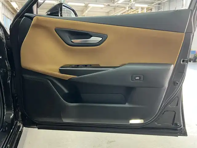 トヨタ クラウン ハイブリッド S エレガンススタイル 兵庫県 2019(令1)年 7.9万km プレシャスブラックパール 特別仕様車/ハーフレザーシート/純正18インチAW/ハイパークロームメッキメタリック塗装/トヨタセーフティセンス/ACC　LKA　BSM　RCTA/衝突軽減ブレーキ/純正ナビ/バックカメラ/ETC/パワーシート/シートヒーター/プッシュスタート/スマートキー/純正フロアマット