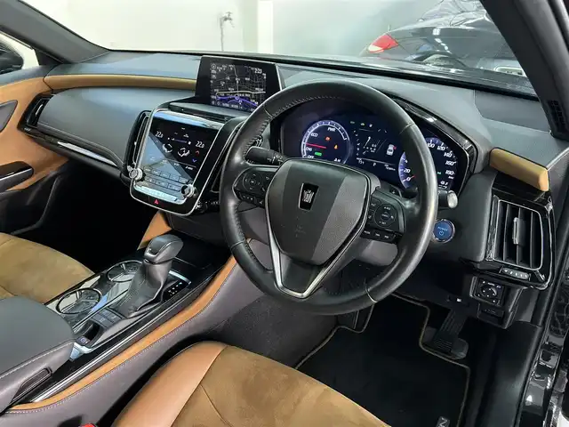 トヨタ クラウン ハイブリッド S エレガンススタイル 兵庫県 2019(令1)年 7.9万km プレシャスブラックパール 特別仕様車/ハーフレザーシート/純正18インチAW/ハイパークロームメッキメタリック塗装/トヨタセーフティセンス/ACC　LKA　BSM　RCTA/衝突軽減ブレーキ/純正ナビ/バックカメラ/ETC/パワーシート/シートヒーター/プッシュスタート/スマートキー/純正フロアマット