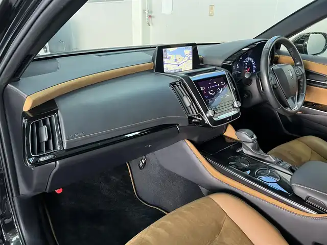 トヨタ クラウン ハイブリッド S エレガンススタイル 兵庫県 2019(令1)年 7.9万km プレシャスブラックパール 特別仕様車/ハーフレザーシート/純正18インチAW/ハイパークロームメッキメタリック塗装/トヨタセーフティセンス/ACC　LKA　BSM　RCTA/衝突軽減ブレーキ/純正ナビ/バックカメラ/ETC/パワーシート/シートヒーター/プッシュスタート/スマートキー/純正フロアマット