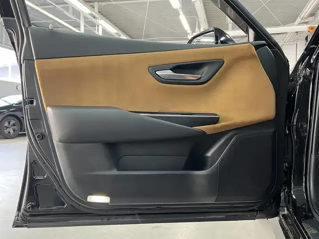 トヨタ クラウン ハイブリッド S エレガンススタイル 兵庫県 2019(令1)年 7.9万km プレシャスブラックパール 特別仕様車/ハーフレザーシート/純正18インチAW/ハイパークロームメッキメタリック塗装/トヨタセーフティセンス/ACC　LKA　BSM　RCTA/衝突軽減ブレーキ/純正ナビ/バックカメラ/ETC/パワーシート/シートヒーター/プッシュスタート/スマートキー/純正フロアマット