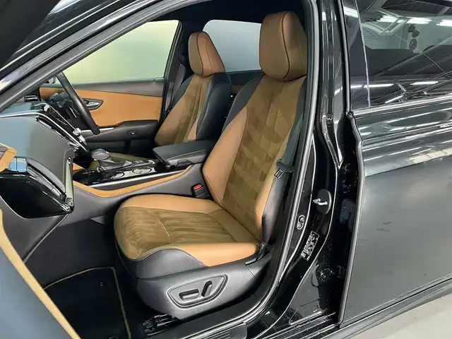 トヨタ クラウン ハイブリッド S エレガンススタイル 兵庫県 2019(令1)年 7.9万km プレシャスブラックパール 特別仕様車/ハーフレザーシート/純正18インチAW/ハイパークロームメッキメタリック塗装/トヨタセーフティセンス/ACC　LKA　BSM　RCTA/衝突軽減ブレーキ/純正ナビ/バックカメラ/ETC/パワーシート/シートヒーター/プッシュスタート/スマートキー/純正フロアマット