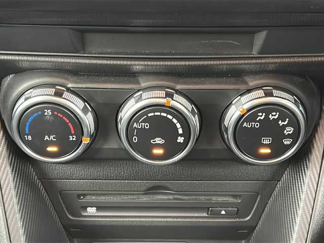 マツダ ＣＸ－３ XD 宮城県 2017(平29)年 5.4万km セラミックM 禁煙車/純正エンジンスターター/i-ACTIVSENSE/・トラクションコントロールシステム/・アイ・ストップ/・スマートブレーキサポート/マツダコネクトナビ/・BT.CD.DVD.USB.AUX/フルセグTV/バックカメラ/ビルトインETC/ドライブレコーダー(F)/革巻ステアリング/ステアリングスイッチ/プッシュスタート/スマートキー×2/純正フロアマッド/純正18インチアルミホイール/社外17インチアルミホイール(積込み)/【225/55/17 冬 残5mm】/LEDヘッドライト/リアフォグランプ/横滑り防止機能