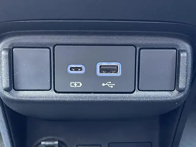 トヨタ シエンタ ハイブリッド Z 東京都 2025(令7)年 0.2万km プラチナホワイトパールマイカ ワンオーナー　/純正ディスプレィオーディオ　/・BluetoothAudio/・AppleCarPlay/AnddroidAuto/リアサーキュレーター　/アラウンドビューモニター　/両側パワースライドドア　/電動パーキングブレーキ　/ブラインドスポットモニター /セーフティ-センス　/（衝突回避支援パッケージ）/・プリクラシュセーフティ/・レーンディパーチャーアラート/・レーントレーンシングアシスト/・レーダークルーズコントロール/・アダプティブクルーズコントロール/・ロードサインアシスト/前方ドライブレコーダー/プッシュエンジンスタート/Wエアバック＆ABS/LEDライト