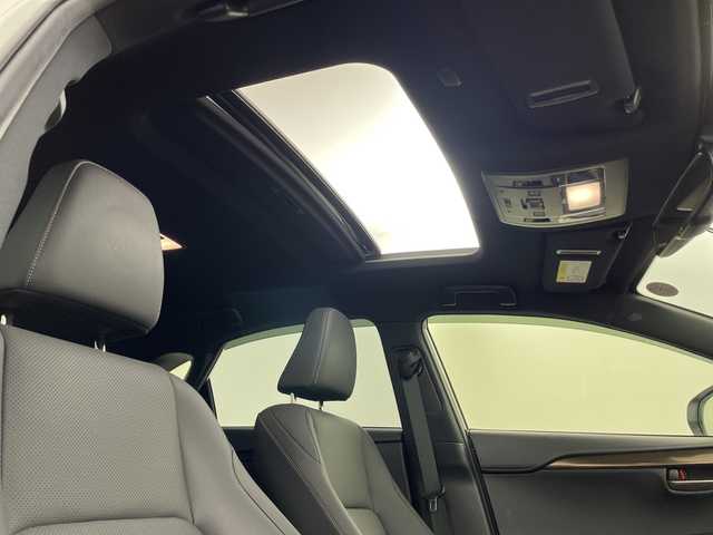 レクサス ＮＸ 300 スパイス&シック 熊本県 2021(令3)年 2万km ソニッククォーツ サンルーフ/純正ナビ/・フルセグTV/CD/DVD/SD/Bluetooth/AUX/USB/・全方位カメラ/レクサスセーフティシステム/・プリクラッシュセーフティ/・レーントレーシングアシスト/・パーキングサポートブレーキ/・ロードサインアシスト/・クリアランスソナー/・オートマチックハイビーム/ブラインドスポットモニター/ヘッドアップディスプレイ/レーダークルーズコントロール/黒革シート/・D席メモリシート/・D/Nパワーシート/・D/Nシートヒーター/・D/Nシートクーラー/パドルシフト/ステアリングヒーター/前後ドライブレコーダー/パワーバックドア/ビルトインETC/三眼LEDヘッドライト/オートライト/電動パーキング/オートホールド