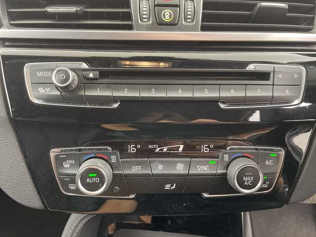 ＢＭＷ Ｘ１ xDrive 20i 道央・札幌 2015(平27)年 2.9万km 白 ・４WD/ターボ/・純正メーカーナビ/・DVD.CD.Bluetooth/・バックカメラ/・パワーバックドア/・ハーフレザーシート/・LEDライト/フォグランプ/・クルーズコントロール/・ETC/・