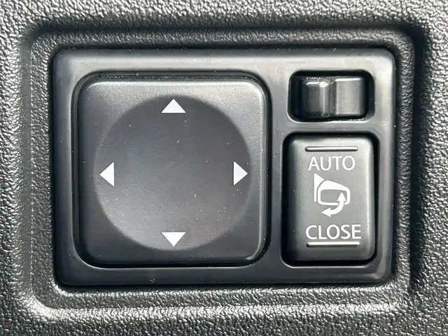日産 マーチ 12X FOUR Vセレクション 道南・函館 2019(平31)年 6.2万km ブリリアントホワイトパール 社外ＳＤナビ（ＢＴ／ＣＤ／ＤＶＤ）/バックカメラ/ＥＴＣ/プッシスタート/横滑り防止装置/電動格納ミラー/スマートキー/オートライト
