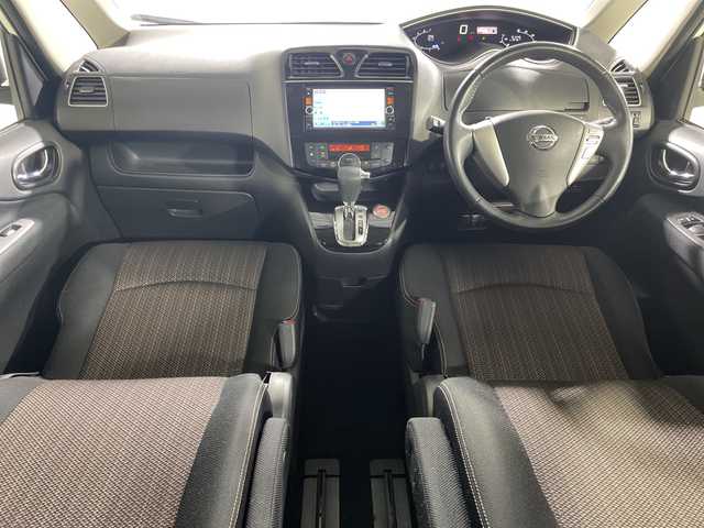 日産 セレナ HWS S HV Vセレ +SeftyⅡ 神奈川県 2015(平27)年 6.2万km ブリリアントホワイトパール 純正7型SDナビゲーション【MC314D-W】/フルセグ　CD DVD　Bluetooth　SDメモリー USB　BTA　ipod /アラウンドビューモニター/純正後席モニター/両側電動スライドドア【サンシェード】/エマージェンシーブレーキ/クルーズコントロール/レーンキープ/アイドリングストップ/社外前後ドライブレコーダー/前後クリアランスソナー/革巻きステアリング/ECO/ビルトインETC/プッシュスタート/インテリジェントキー/純正サイドシル/LEDヘッドランプ/オートライト/フロントフォグランプ/純正１６インチアルミホイール