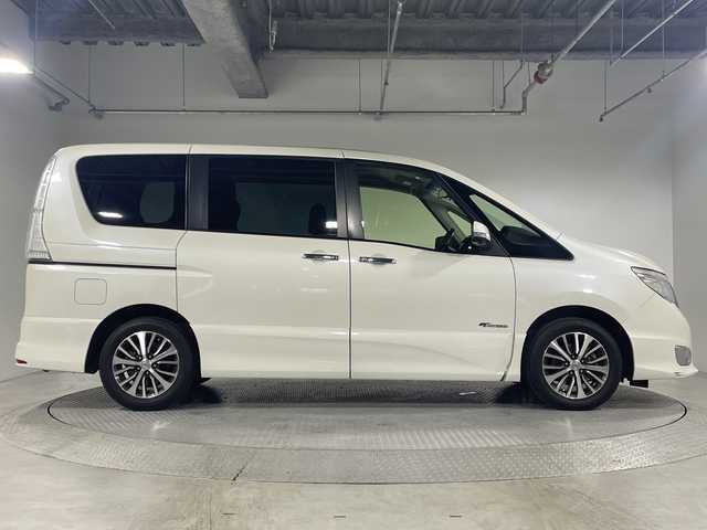 日産 セレナ HWS S HV Vセレ +SeftyⅡ 神奈川県 2015(平27)年 6.2万km ブリリアントホワイトパール 純正7型SDナビゲーション【MC314D-W】/フルセグ　CD DVD　Bluetooth　SDメモリー USB　BTA　ipod /アラウンドビューモニター/純正後席モニター/両側電動スライドドア【サンシェード】/エマージェンシーブレーキ/クルーズコントロール/レーンキープ/アイドリングストップ/社外前後ドライブレコーダー/前後クリアランスソナー/革巻きステアリング/ECO/ビルトインETC/プッシュスタート/インテリジェントキー/純正サイドシル/LEDヘッドランプ/オートライト/フロントフォグランプ/純正１６インチアルミホイール