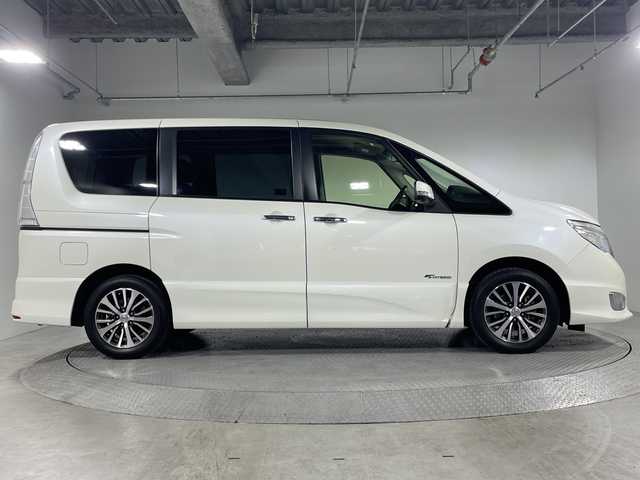 日産 セレナ HWS S HV Vセレ +SeftyⅡ 神奈川県 2015(平27)年 6.2万km ブリリアントホワイトパール 純正7型SDナビゲーション【MC314D-W】/フルセグ　CD DVD　Bluetooth　SDメモリー USB　BTA　ipod /アラウンドビューモニター/純正後席モニター/両側電動スライドドア【サンシェード】/エマージェンシーブレーキ/クルーズコントロール/レーンキープ/アイドリングストップ/社外前後ドライブレコーダー/前後クリアランスソナー/革巻きステアリング/ECO/ビルトインETC/プッシュスタート/インテリジェントキー/純正サイドシル/LEDヘッドランプ/オートライト/フロントフォグランプ/純正１６インチアルミホイール