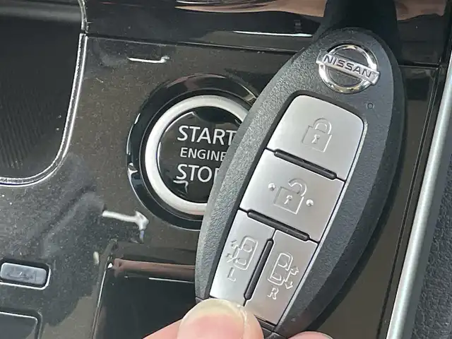 日産 セレナ ハイウェイスター V 千葉県 2021(令3)年 1.2万km ブリリアントホワイトパール 衝突軽減ブレーキ/全方位カメラ/後席モニター/両側パワースライドドア/純正１０インチＳＤナビ/レーダークルーズコントロール/ＬＥＤヘッドライト/オートライト/コーナーセンサー/ＥＴＣ