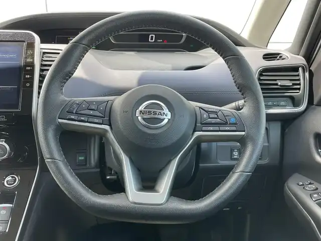 日産 セレナ ハイウェイスター V 千葉県 2021(令3)年 1.2万km ブリリアントホワイトパール 衝突軽減ブレーキ/全方位カメラ/後席モニター/両側パワースライドドア/純正１０インチＳＤナビ/レーダークルーズコントロール/ＬＥＤヘッドライト/オートライト/コーナーセンサー/ＥＴＣ