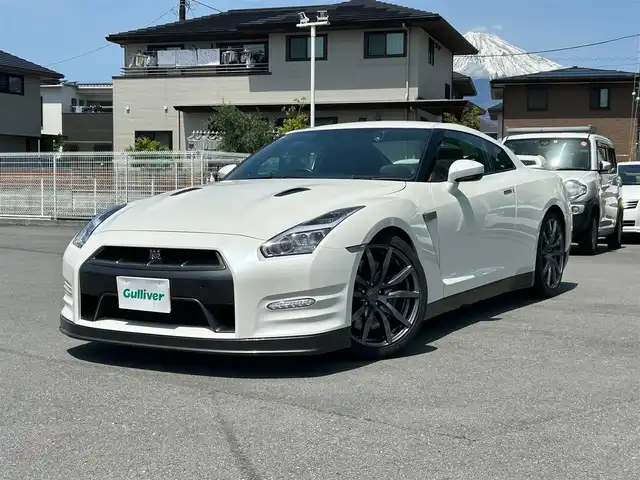 日産 ＧＴ－Ｒ ピュアエディション 静岡県 2011(平23)年 4.5万km ブリリアントホワイトパール 社外ファンモーター/サクションパイプ/ダウンパイプ　HKSストレート/社外ヘッドライト　VALENTI/サクションキット　HKS/エンジンスタートボタン/パワーステアリング/パワーウィンドウ/取扱説明書/4WD/スマートキー/オートエアコン/純正ナビ（CD.BT.フルセグ）/USB入力端子/純正ETC/レザーシート/ドライブレコーダー前後/純正フロアマット/純正アルミホイール/ABS/横滑り防止装置/盗難防止装置/オートライト/Wエアバック